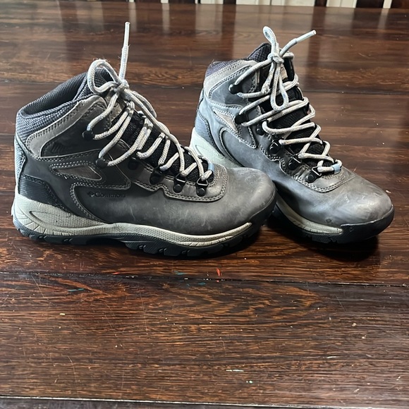 Columbia Shoes - Columbia gray hiking boots